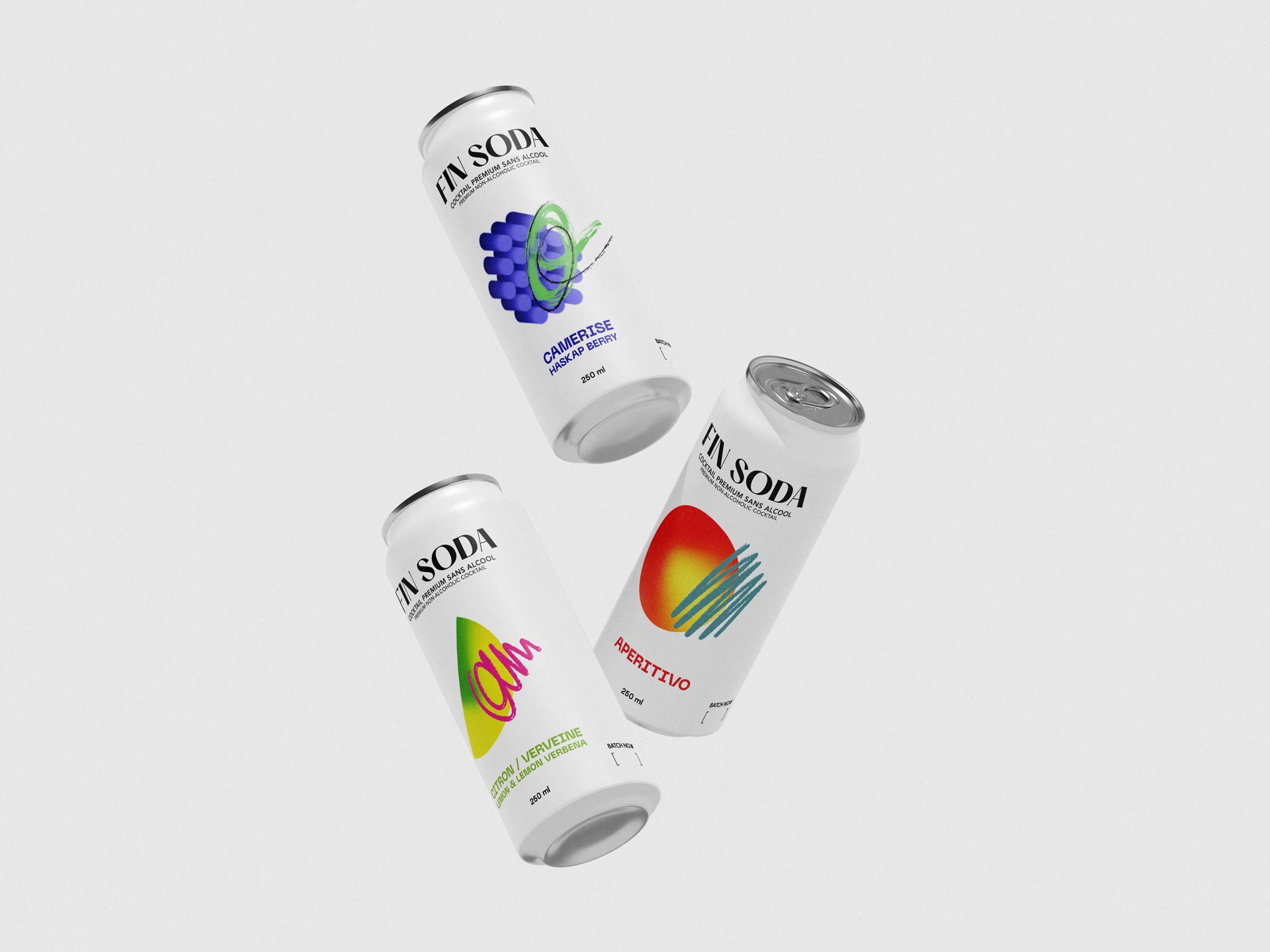 Trois canettes de la marque 
